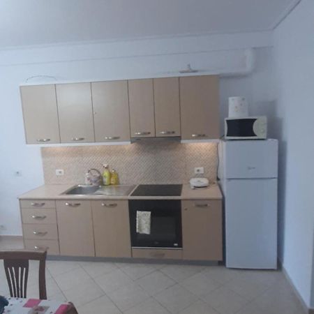 Meni'S Family Apartament Sarandë Buitenkant foto