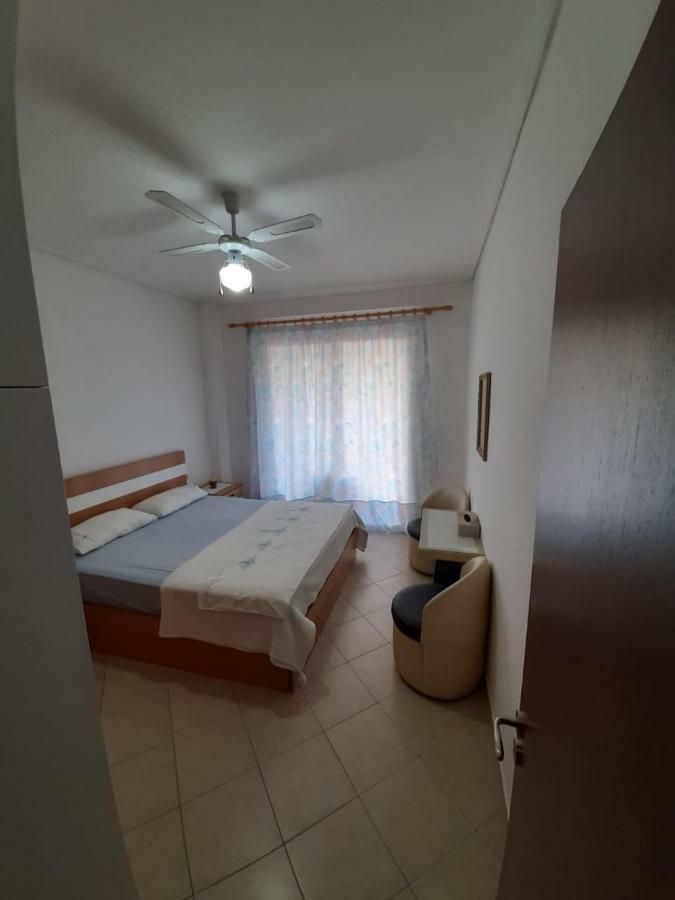 Meni'S Family Apartament Sarandë Buitenkant foto