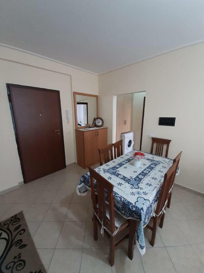 Meni'S Family Apartament Sarandë Buitenkant foto