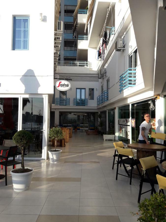 Meni'S Family Apartament Sarandë Buitenkant foto