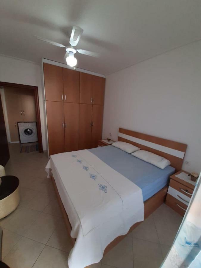 Meni'S Family Apartament Sarandë Buitenkant foto